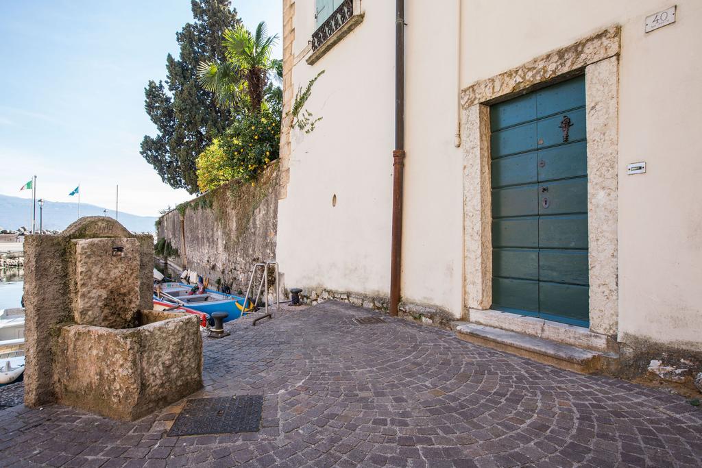 Il Batti Apartment Water Front And Private Beach Toscolano Maderno Eksteriør bilde
