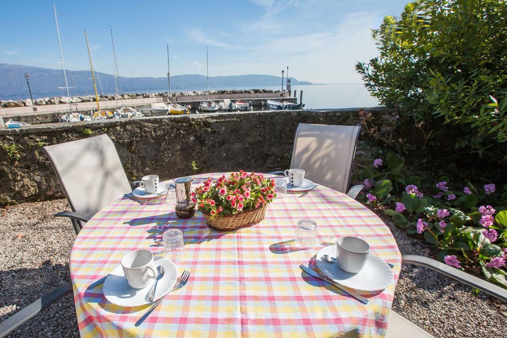 Il Batti Apartment Water Front And Private Beach Toscolano Maderno Eksteriør bilde